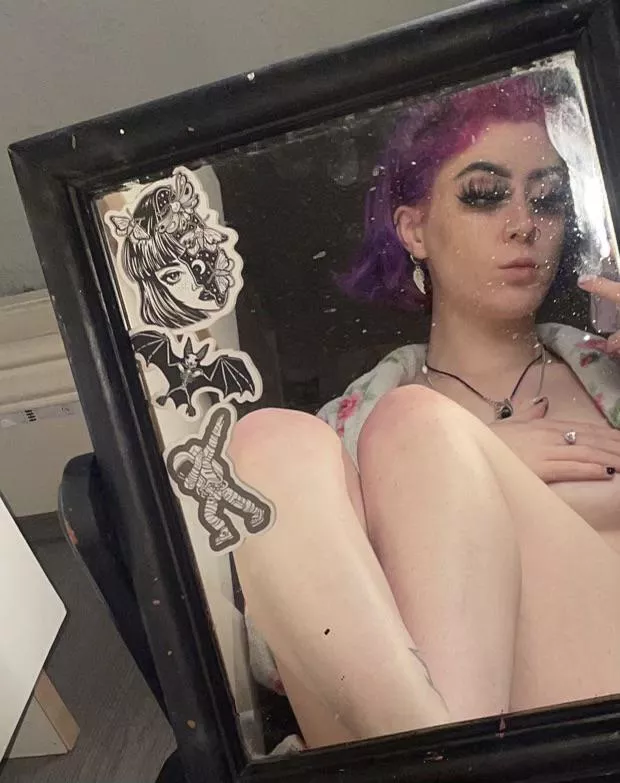 Wanna .. maybe, spread these legs for me 😚💗