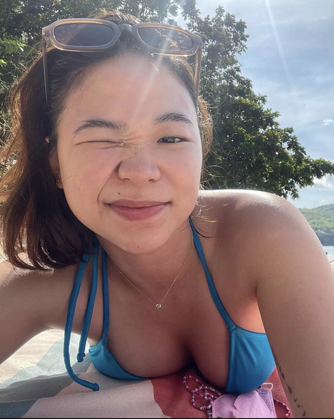 Wdyt of this sexy Filipina?