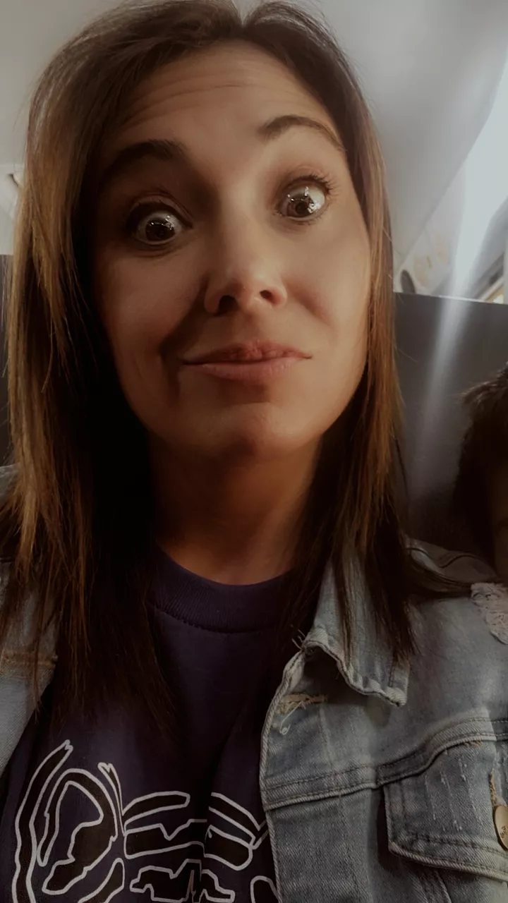 1 hr bus ride with 40 first graders on a field trip to a petting zoo 🥴🥴 I might be considering being a full time content creator after this 😂😂