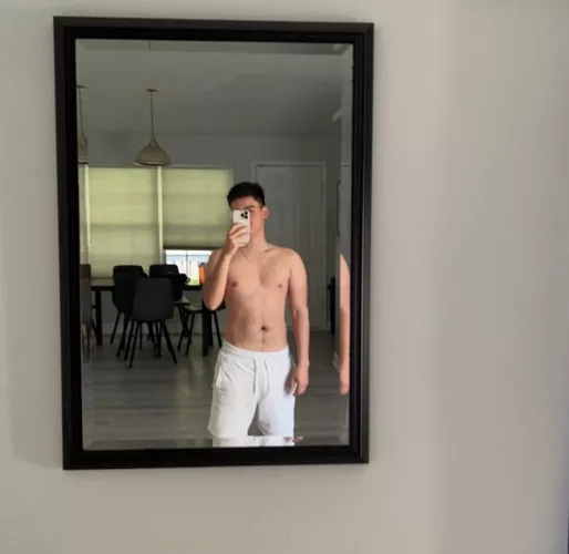 18M. Curious teen. I want to see dicks. Sc: andres10garci