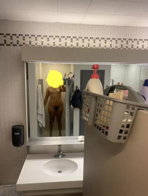 [20F | 5’9 | 156lbs] It doesn’t matter what I do think I always think my body is weird & have a weird shape. I think that’s because I am tall and have small tits; which makes me look boxy. I am considering a boob job and I am trying to lose upp