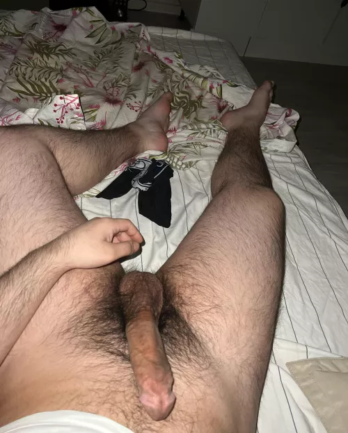 24 horny in bed arabic dude into feet and al naughty horny dude out there rn so send your red and purple and add me at sanjippokurai