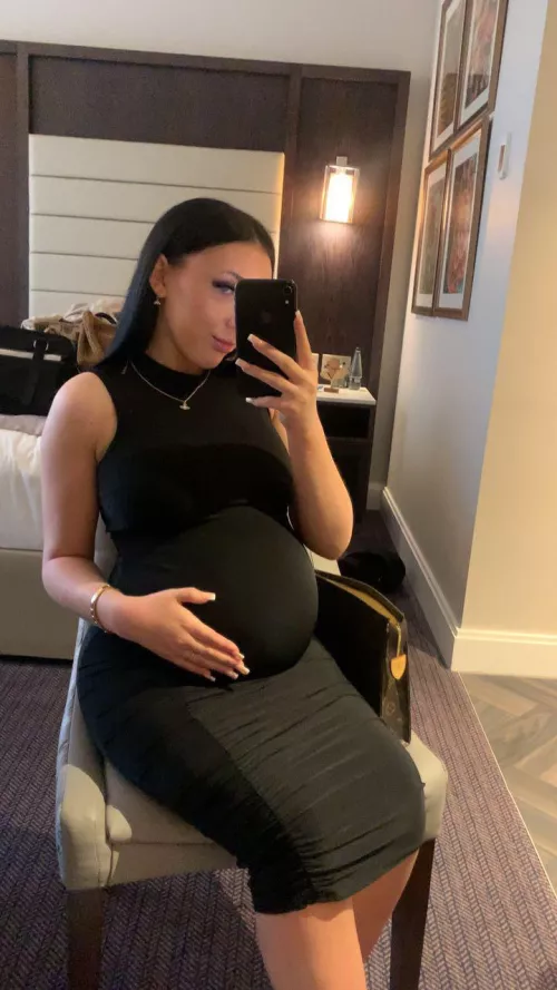 35 weeks and horny 🥰