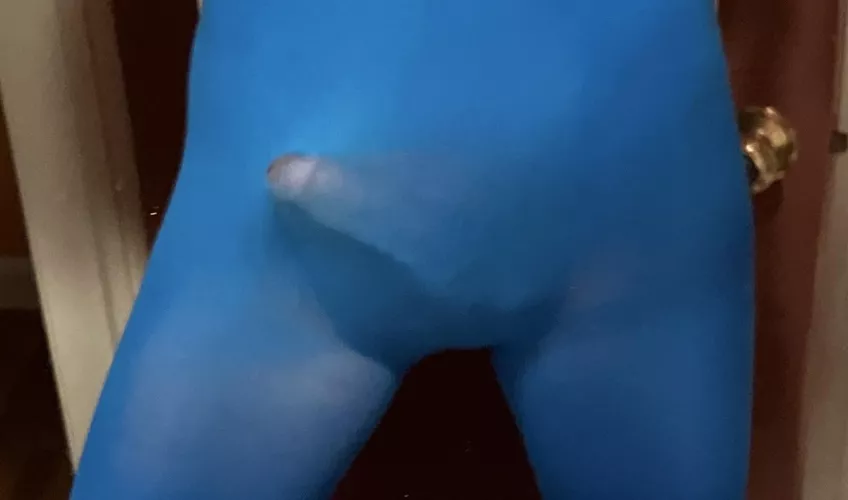 45. Seeking chat friends into guys in leggings