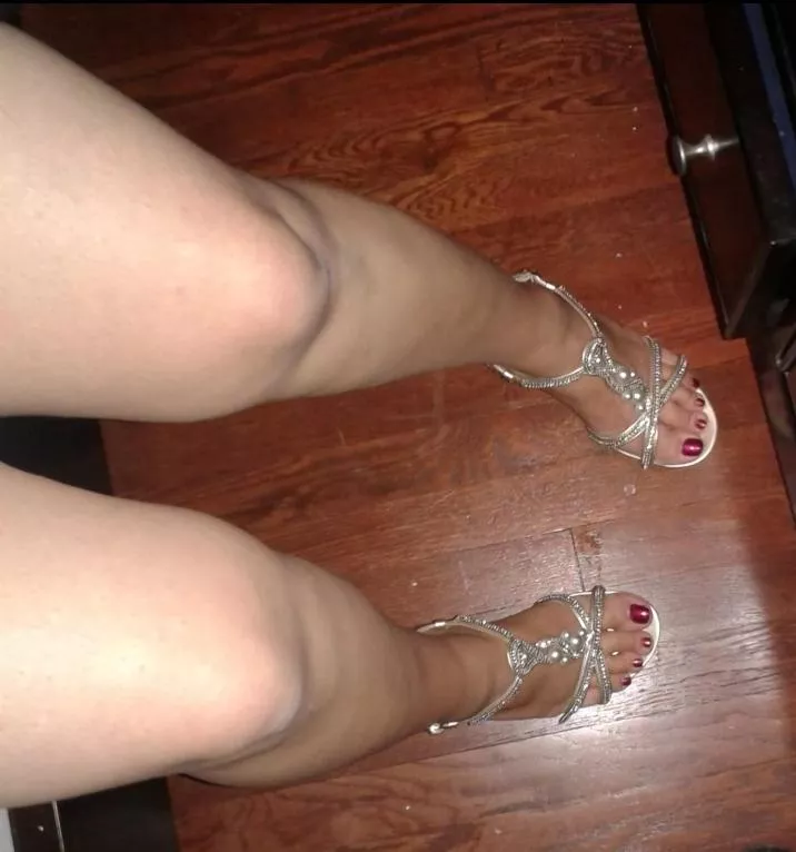 53yo Greek Milf legs, ready to party