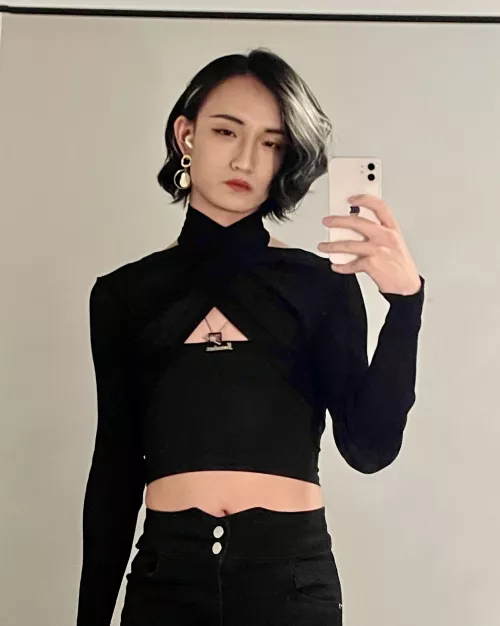 Been experimenting a lot, and… first time showing the face👀🙈