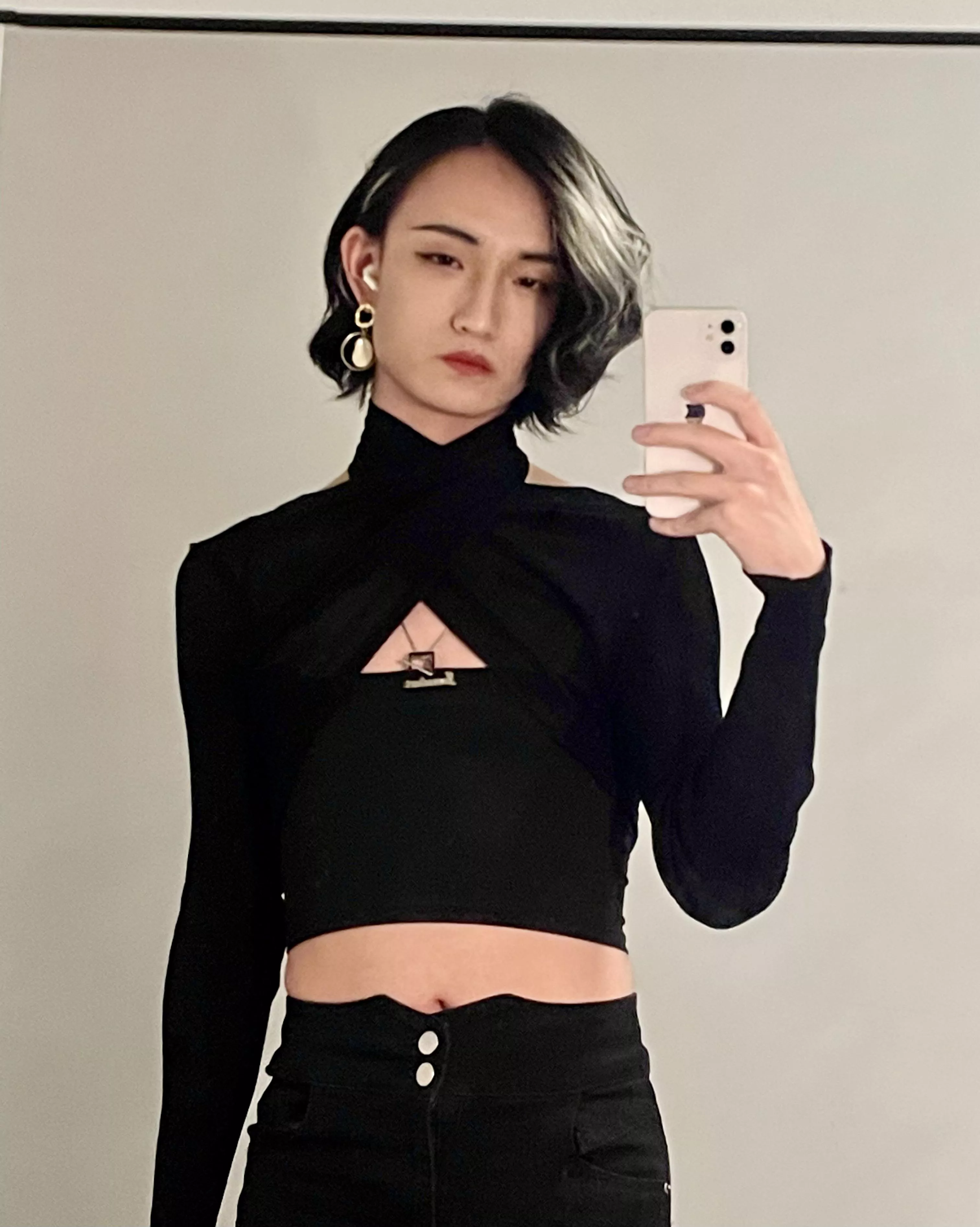 Been experimenting a lot, and… first time showing the face👀🙈