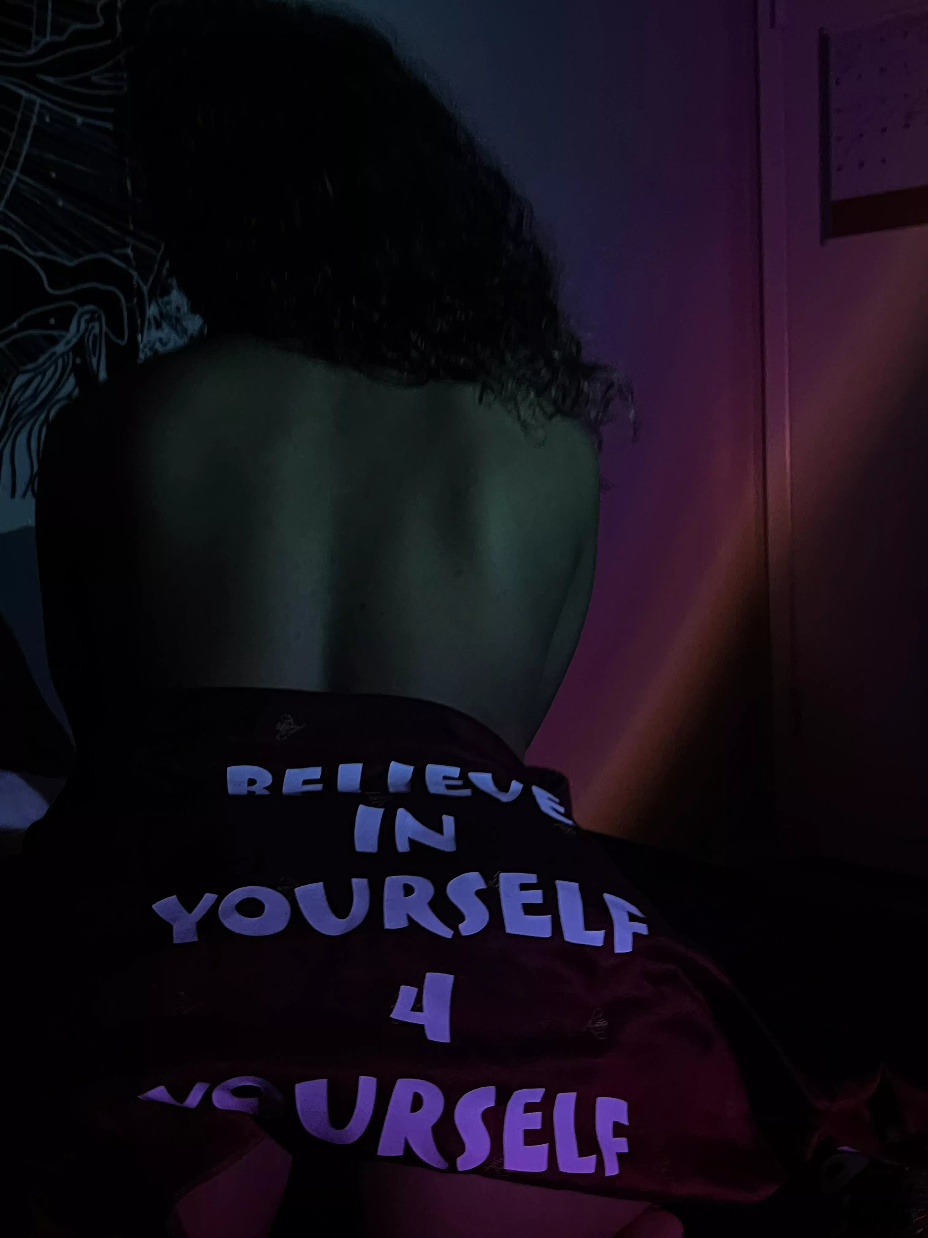 curly hair + pretty back combo