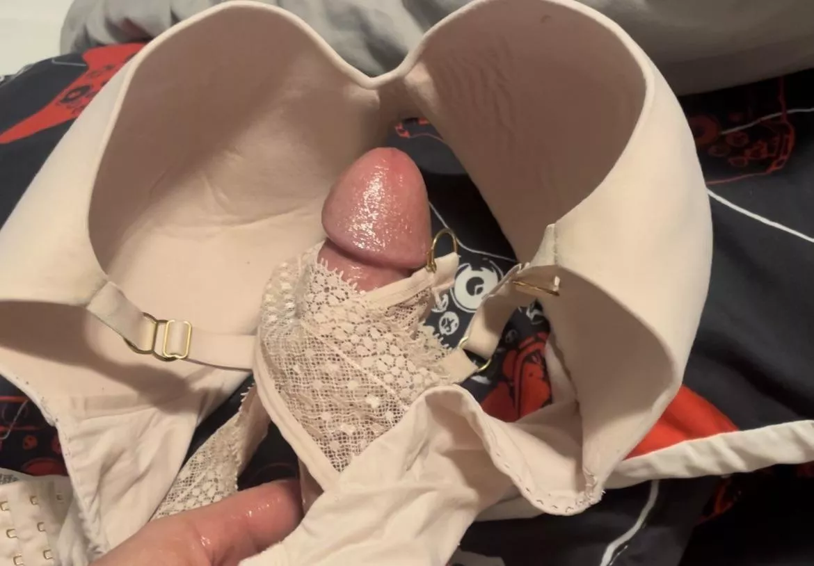 Edging with best friends bra