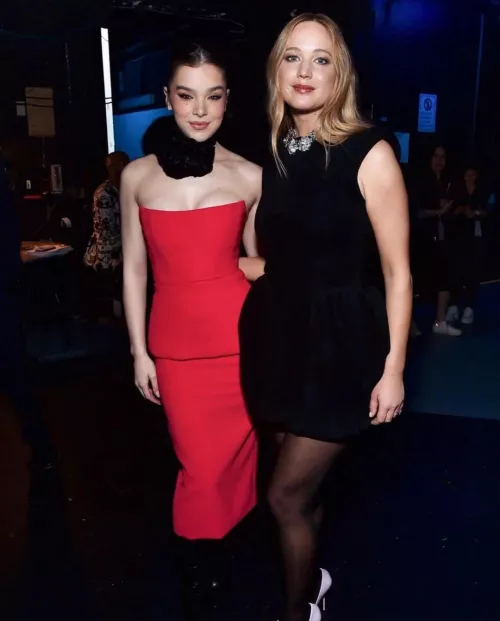 Hailee Steinfeld & Jennifer Lawrence