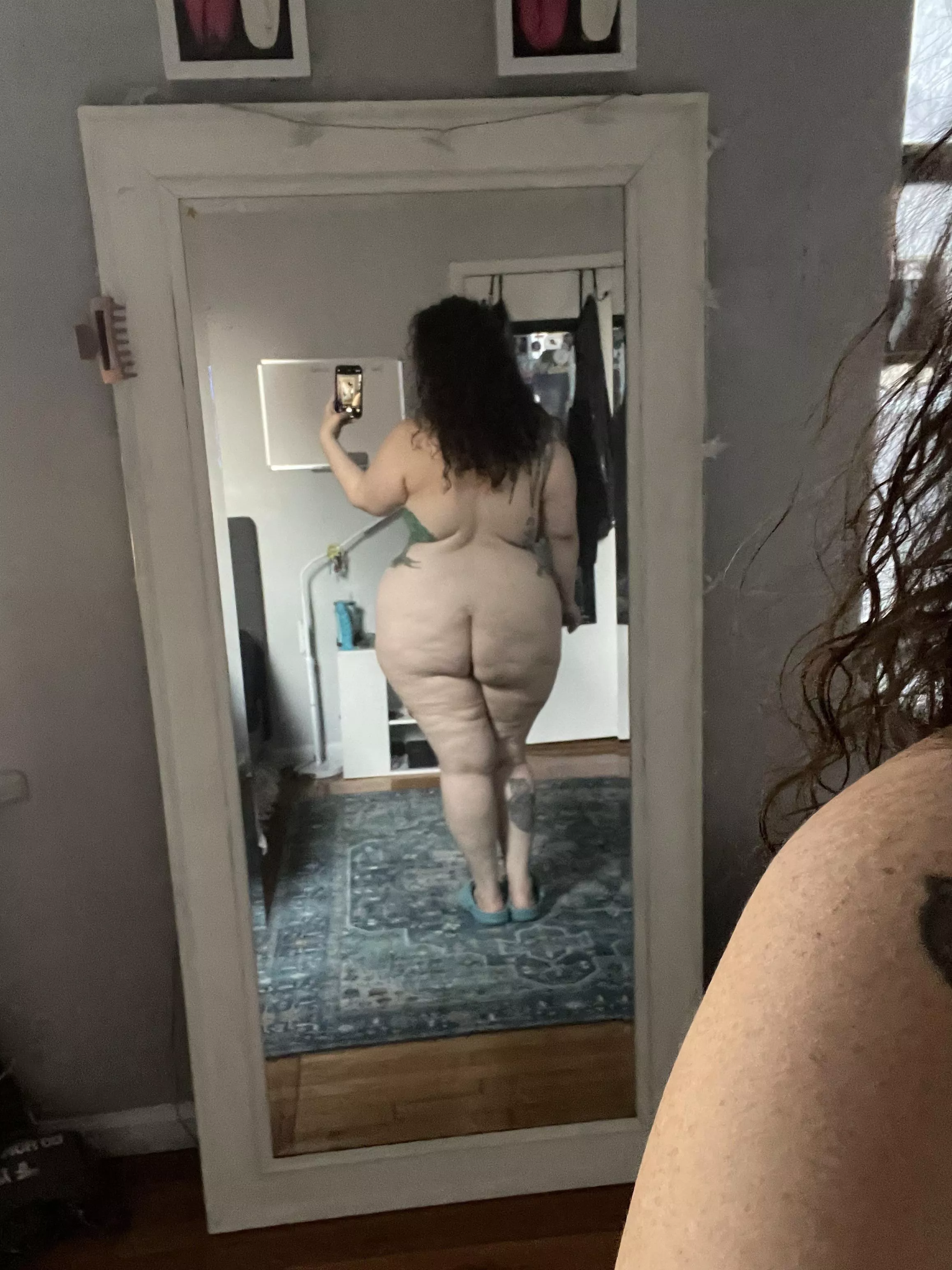 I feel like playing hooky from work today 🍑