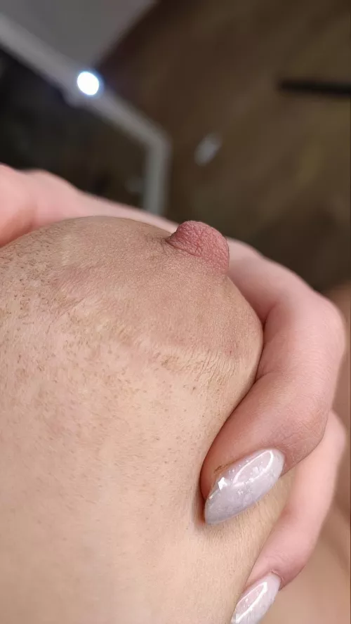 I like to take pictures of my sexy places so that you can fantasize more about me