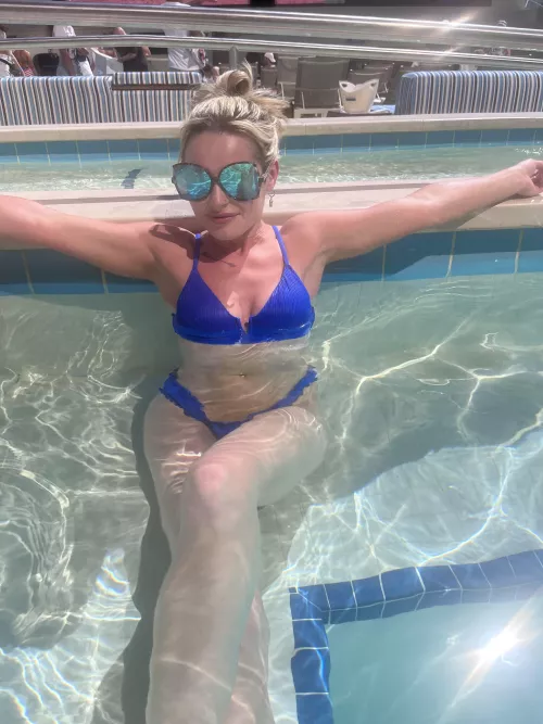 It’s finally a pool day!!!