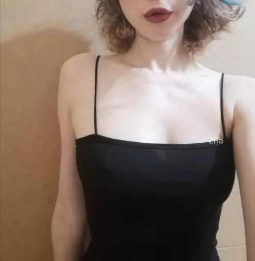 It's wonderful when there is no need to wear a bra