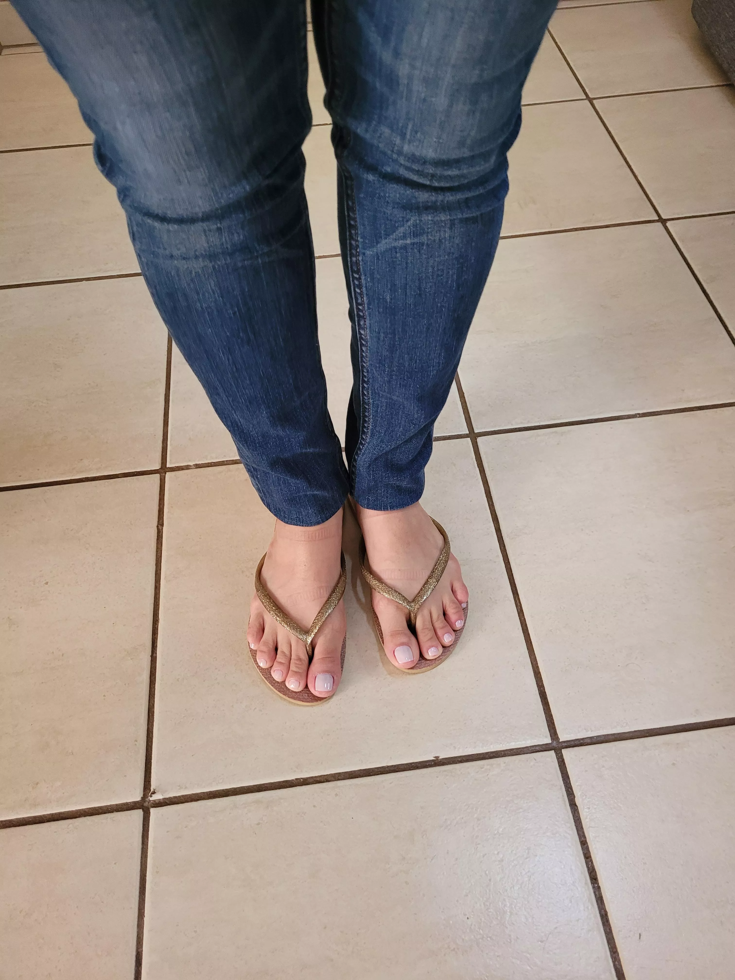 Jeans ans flip flops... Where am I going?