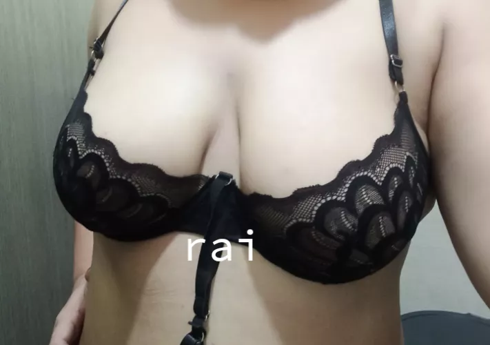 Kainip sa mall knina...sel(f)ie muna to ..