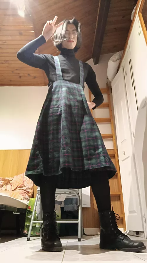 Long skirt ! (don't mind the mess behind plz)