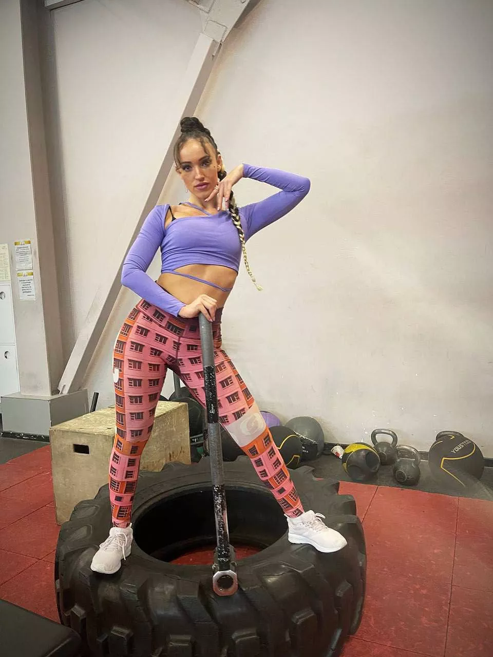 😝 Looking for someone who can keep up with my quirky sense of humor – the kind that's full of surprises and unexpected punchlines!