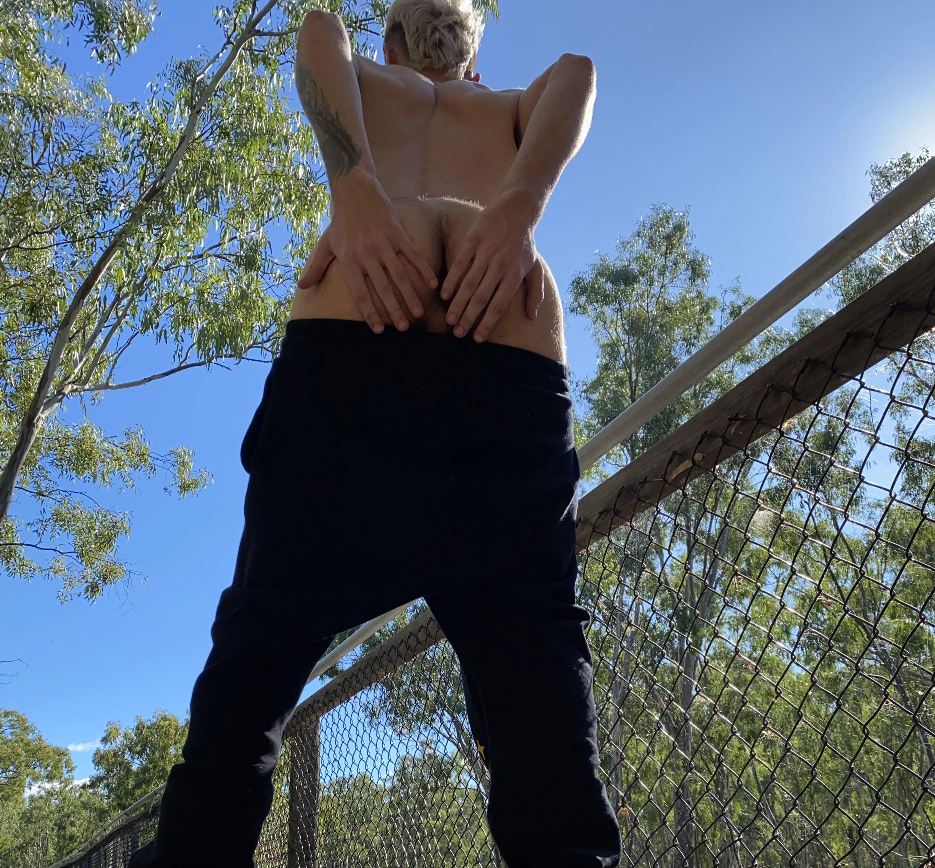 Need a massive cock to spread my cheeks and penetrate my tight hole!!!