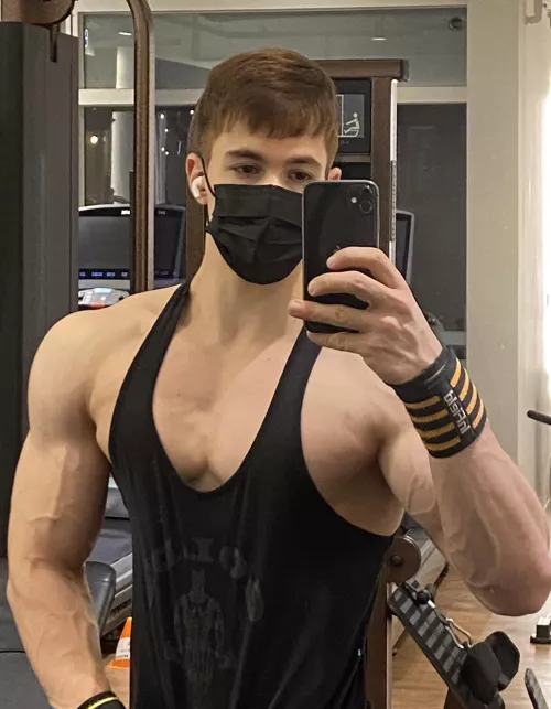 quick morning workout shot before work from a very cloudy Seoul ☁️
