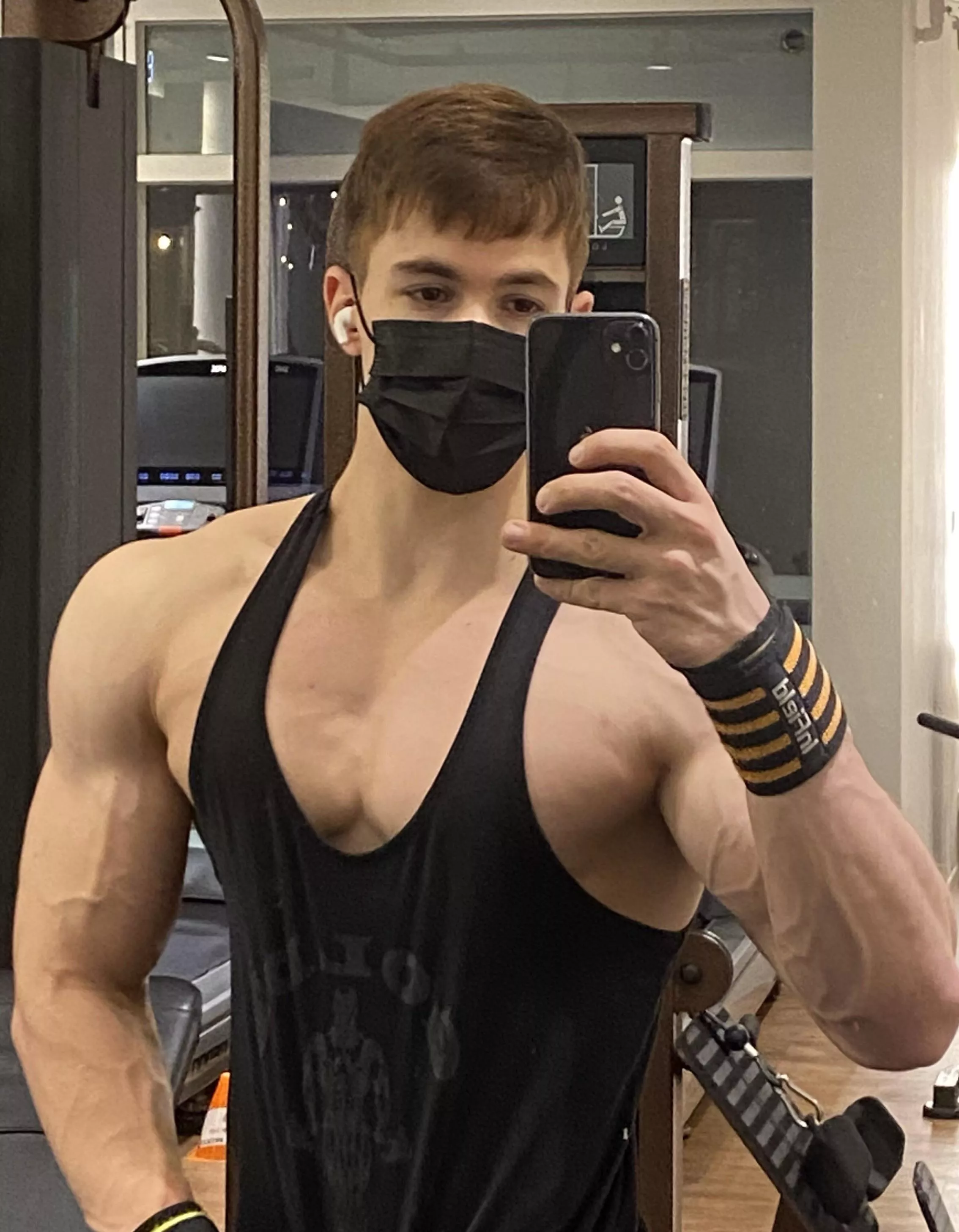 quick morning workout shot before work from a very cloudy Seoul ☁️