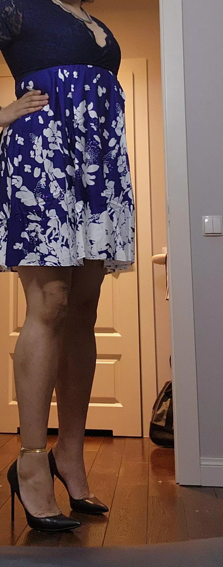 Some dark pumps for the night