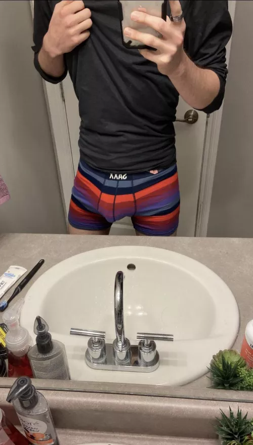 Want to share undie pics with other twink/fit bros. Hmu
