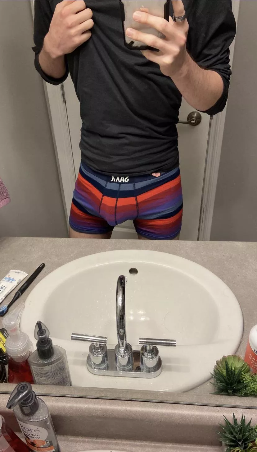 Want to share undie pics with other twink/fit bros. Hmu