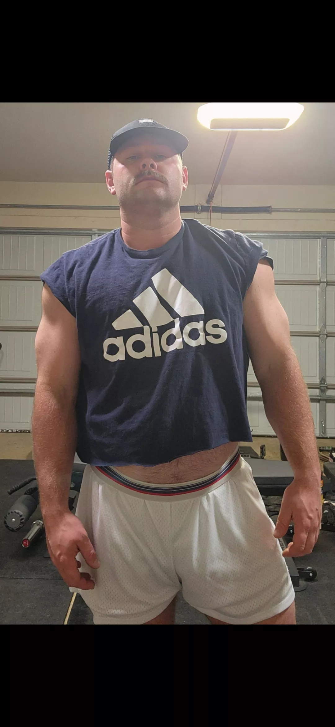 Warmer weather means crop tops in the gym.