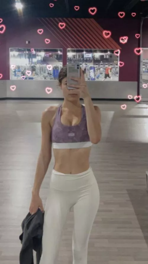 What if I add you to my all girls Groupchat to model for us? Would you be scared 😭😈🖤💋🧁