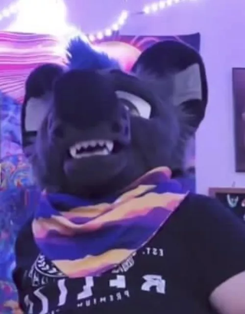 who is this guy? if anyone has the link to the original vid i’d appreciate it