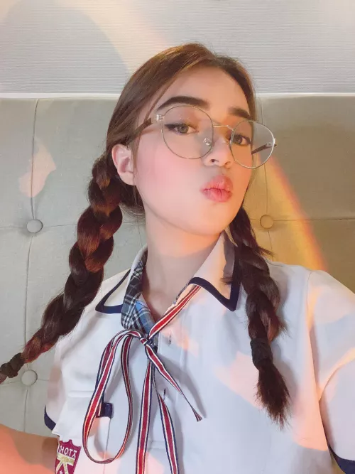 Your spec-ulating schoolgirl 🤓