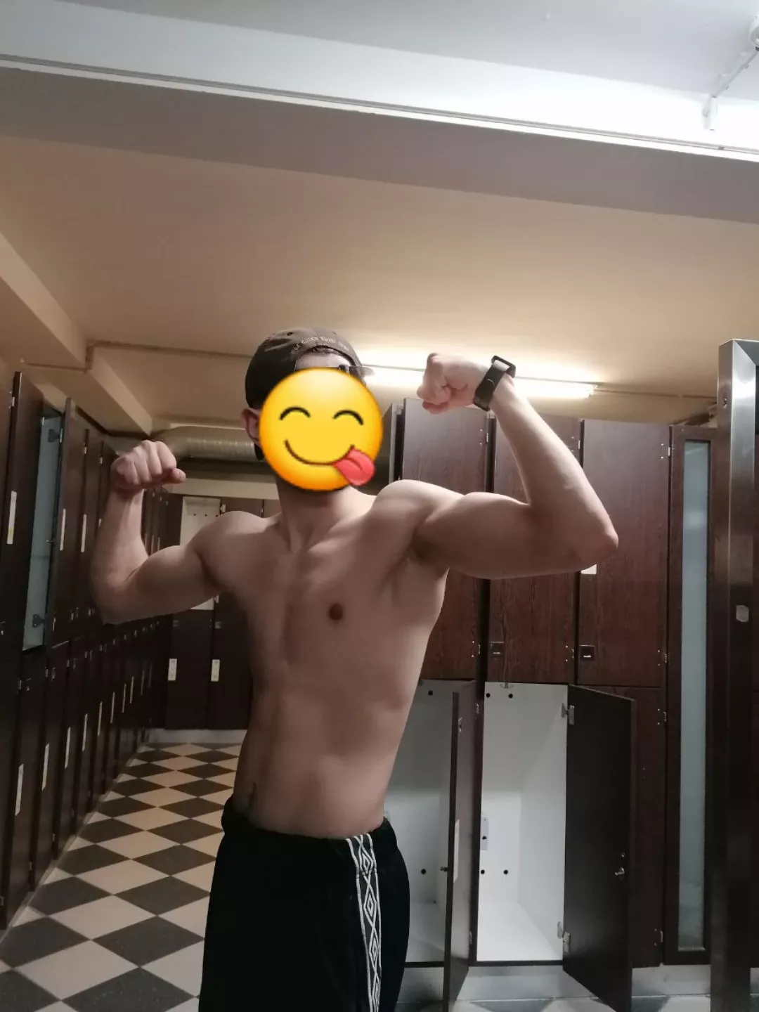 20 fit hung arab bwc daddy here for hot femboys sissies and girly bottoms to rail their ass snap obbaxo