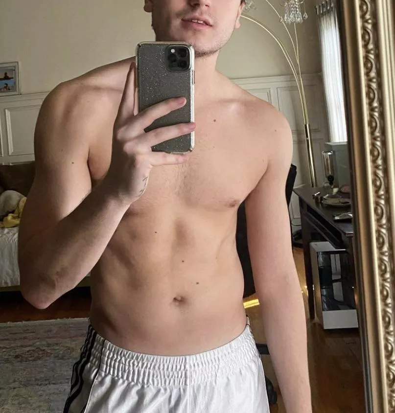 25 M frat bro looking for some fun. Snap @watergoh