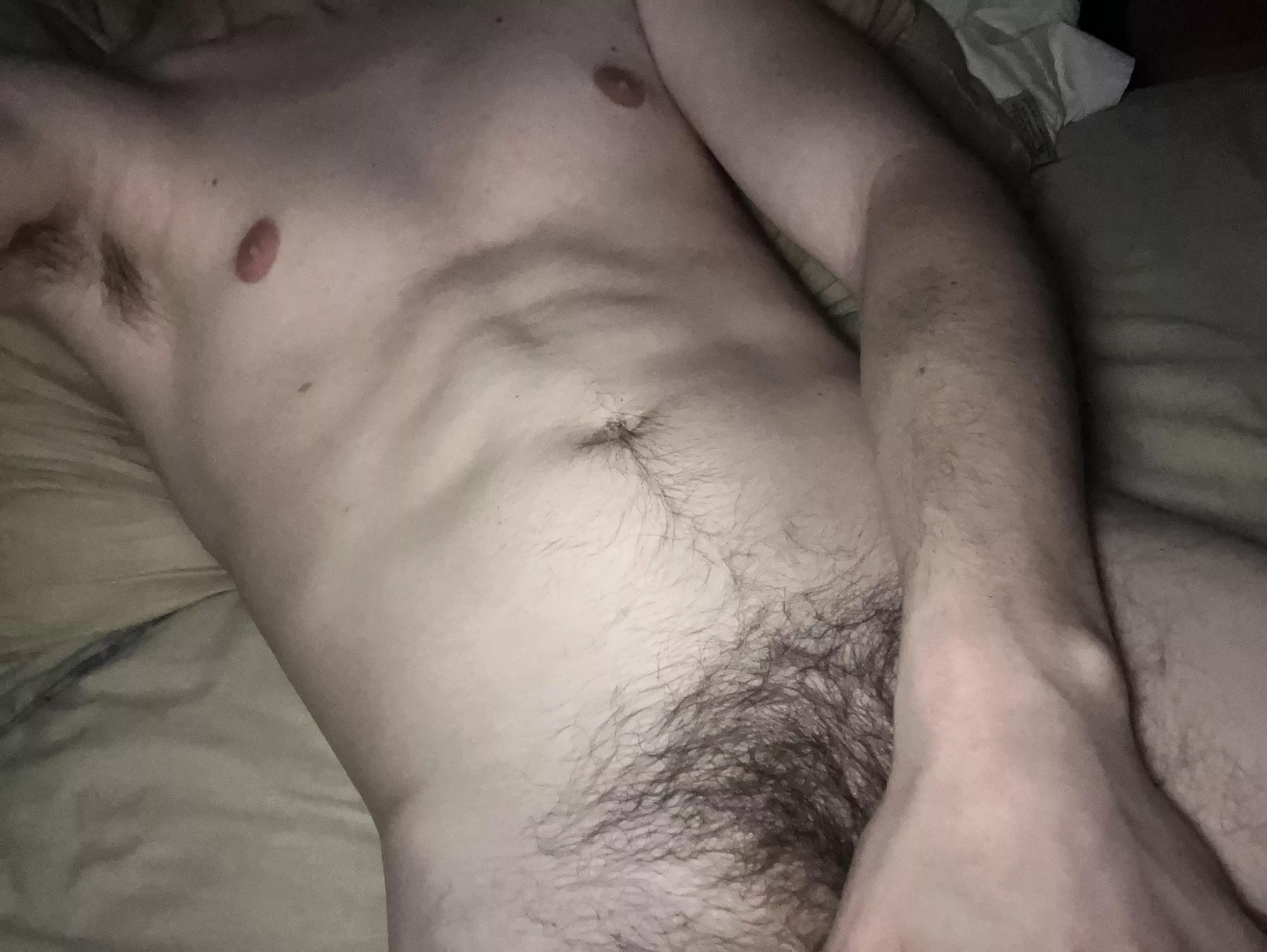 26 USA laying around in bed add showmeit8