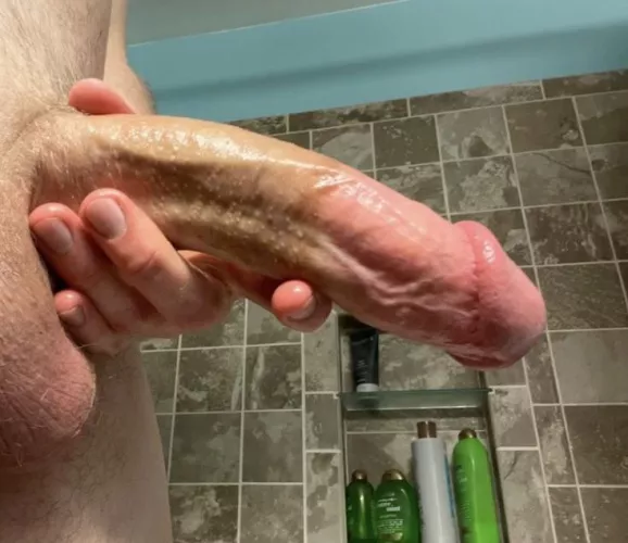 30 - looking to get off with hairy guys. Older/dads+ jocks+ straight/curious+. sc:swiftcheetah