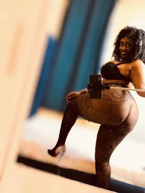 Are there any men out there who still eat pussy for pleasure?