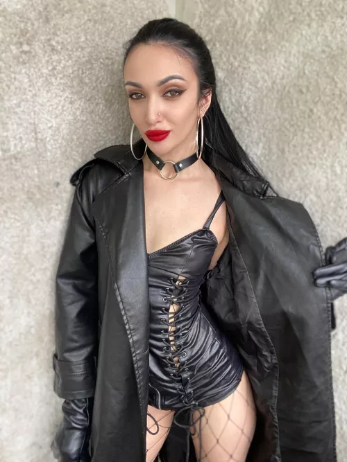 Brunette in leather and red lips