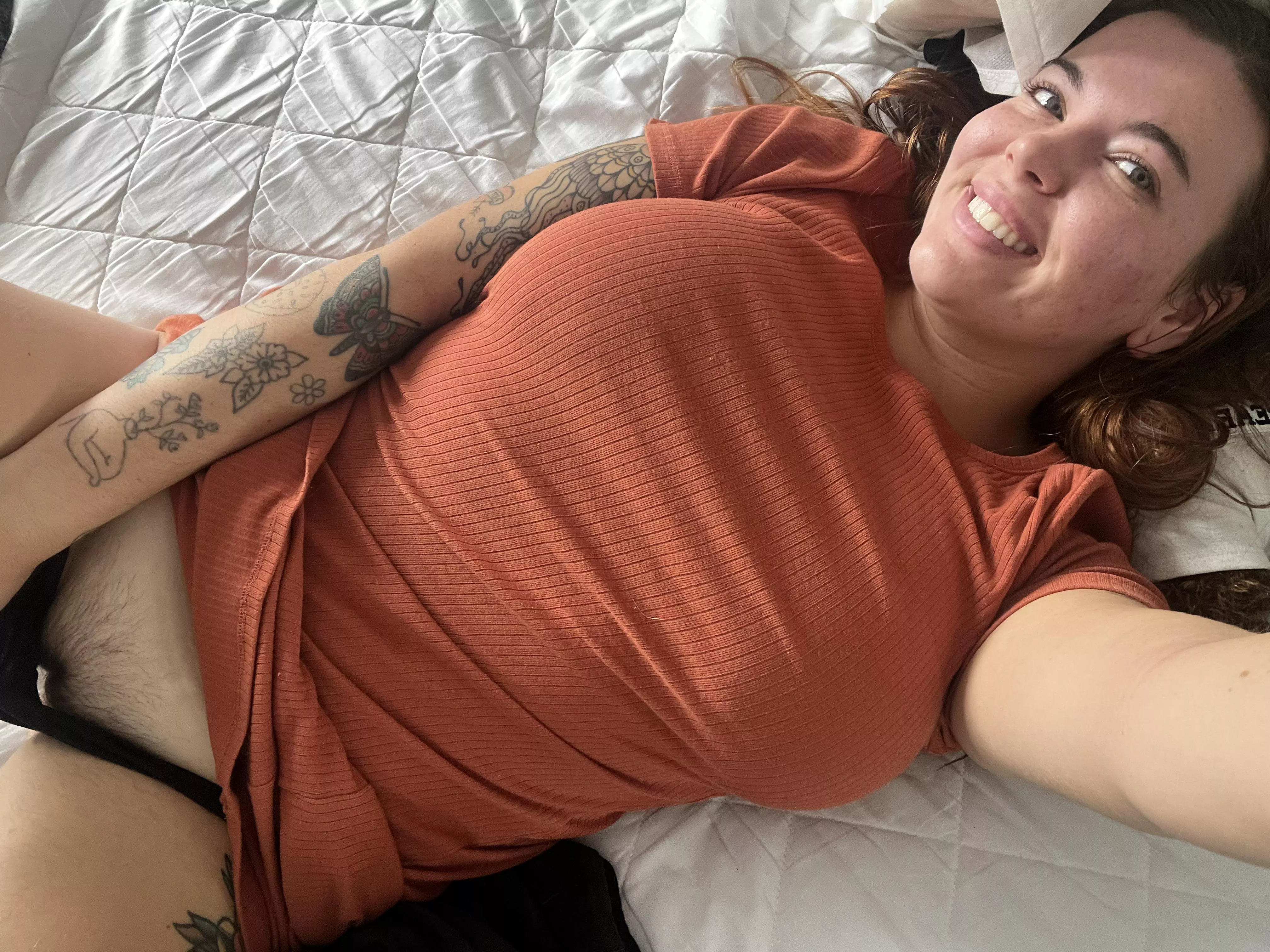 Decided to let my pussy hair grow out! How’s it look?