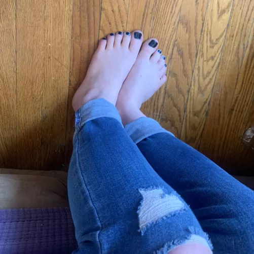 Do you like my feet?🥴