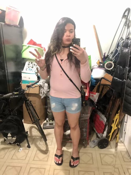 Do you see my little girl bulge? 🍆👸🏻👀