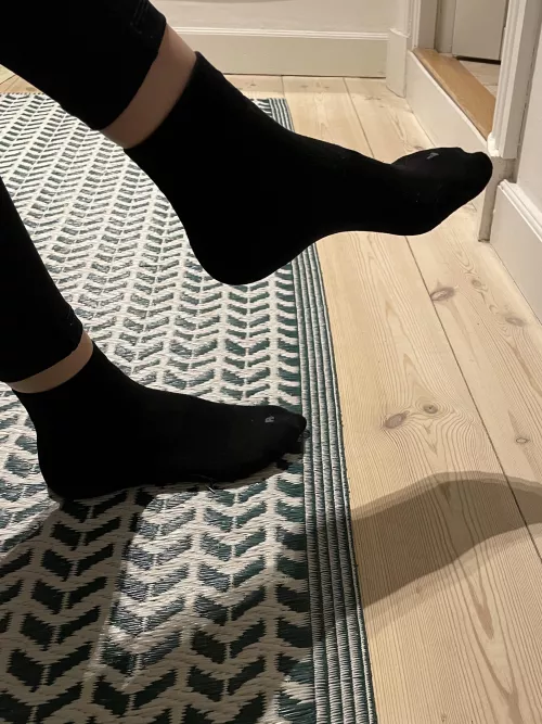 (F) first post here, hope you like sweaty running socks 🥵