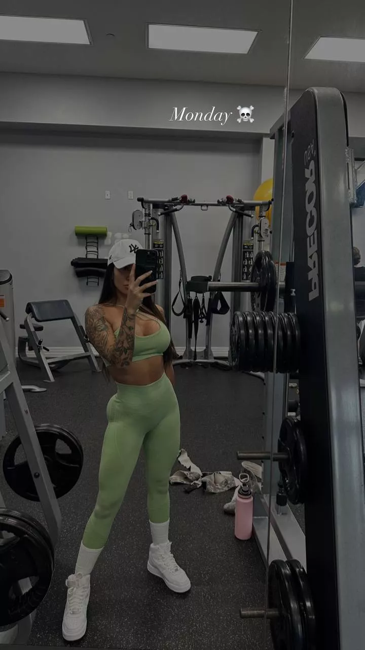 [F] Hard and soft in all the right places ;)