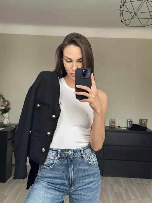 Feeling comfy and stylish in these jeans