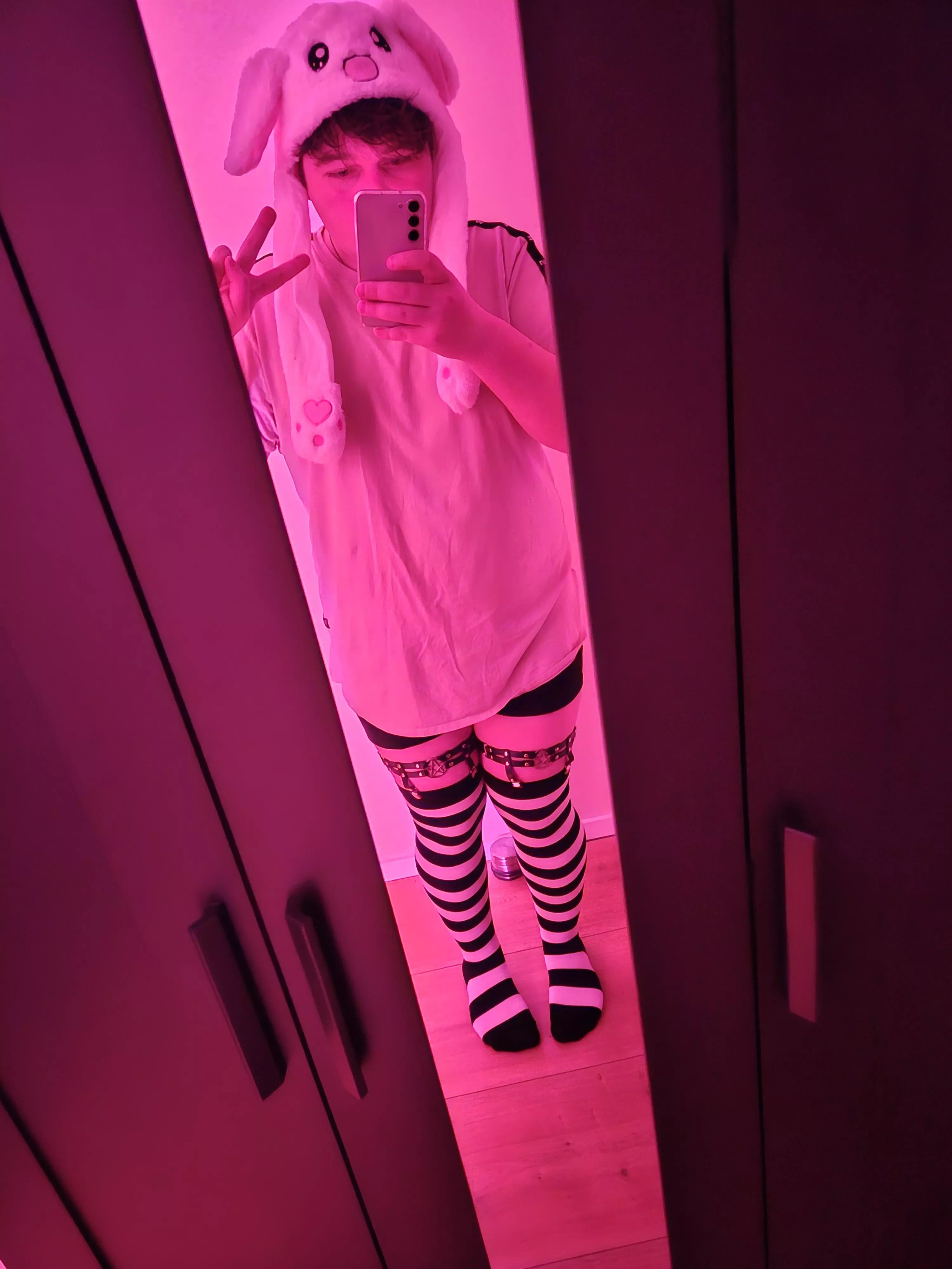 h- hey hi hewo haiiii ^w^