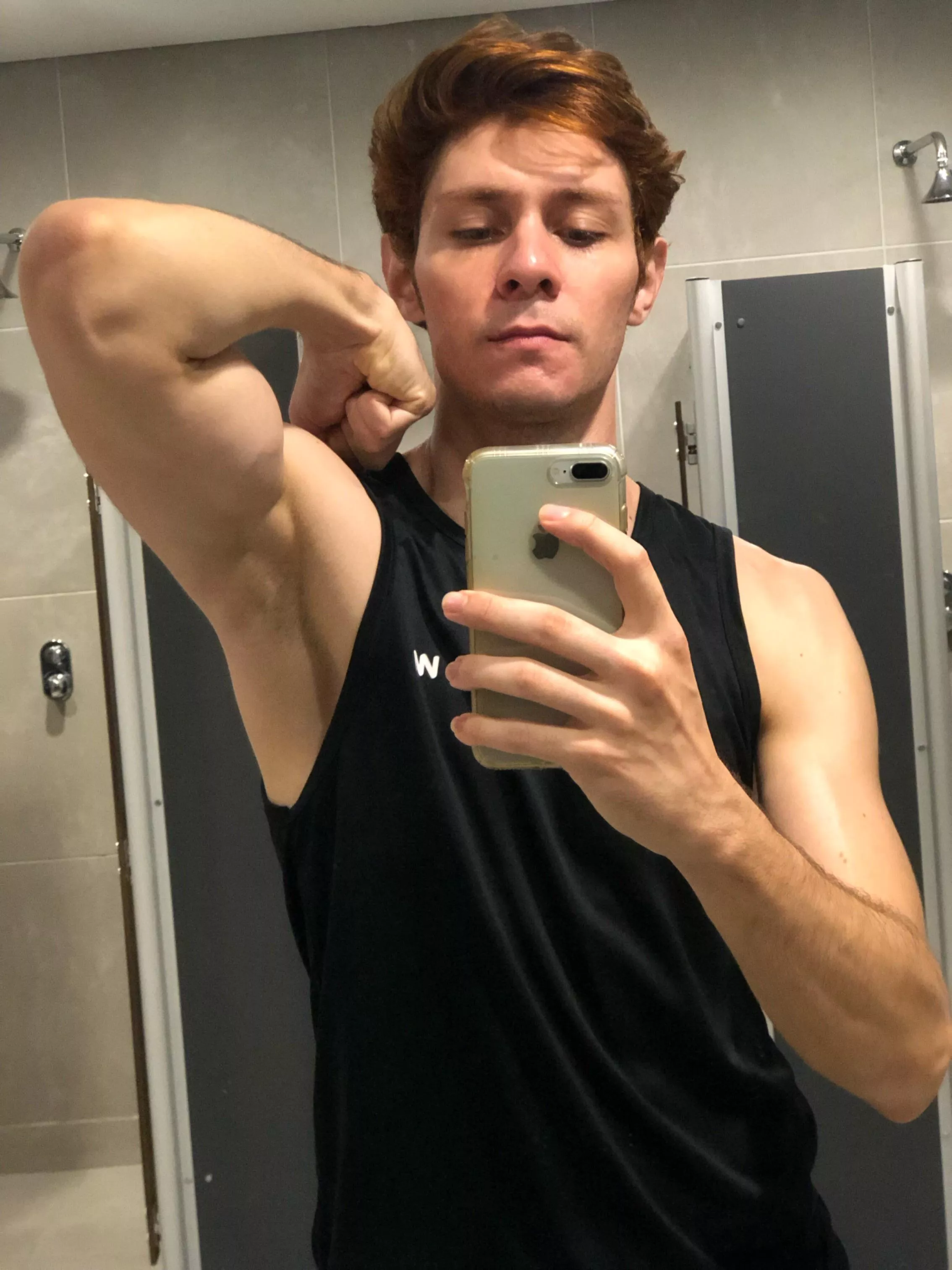 I love taking self in the mirror at the gym