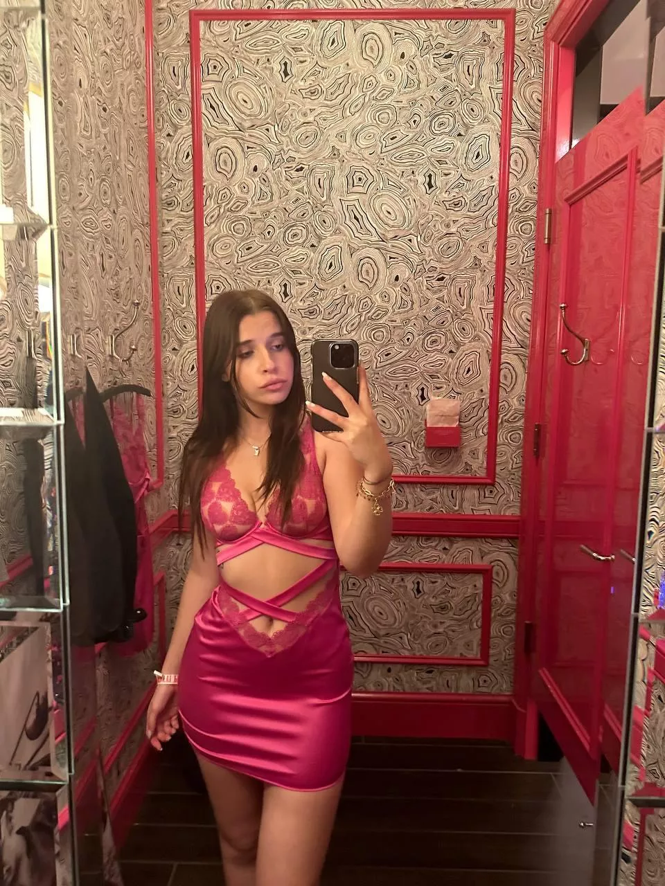 I need help in the changing room