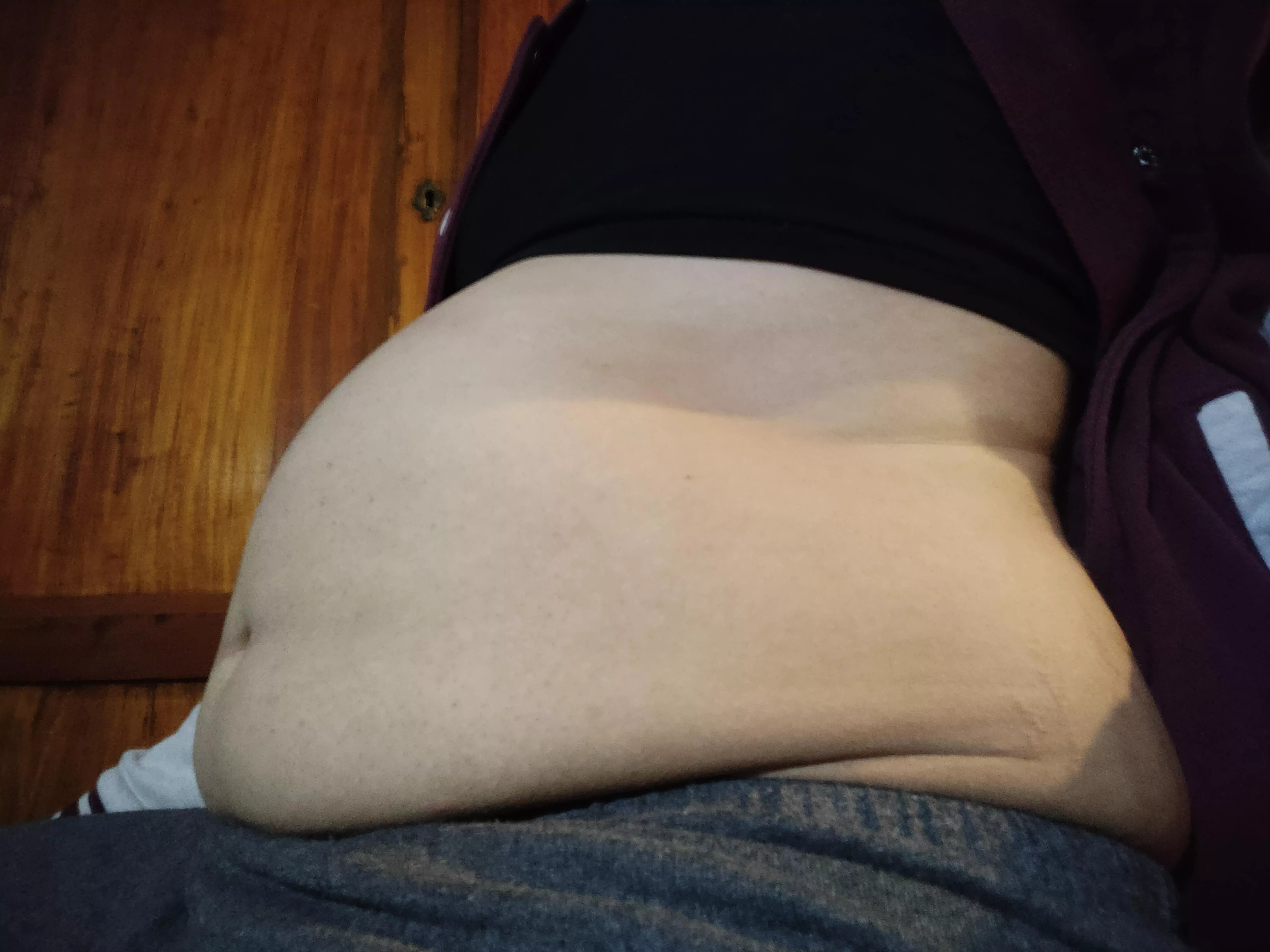 It's already spilling over the waistband~