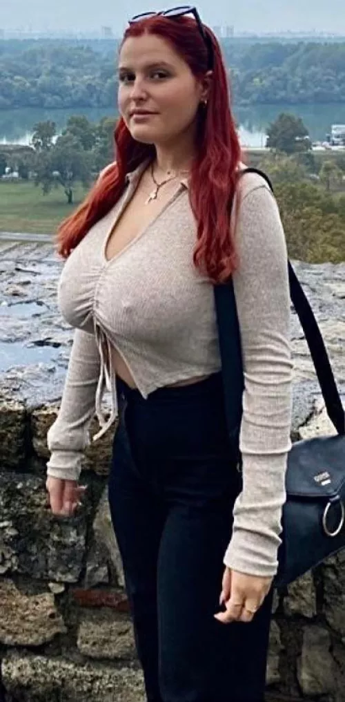 J’adore mes gros seins 🥰(19 ans)