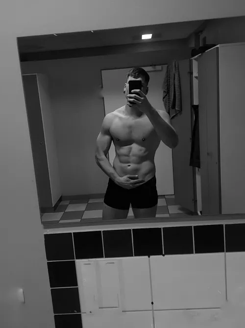 Just a quick post workout shot (m)